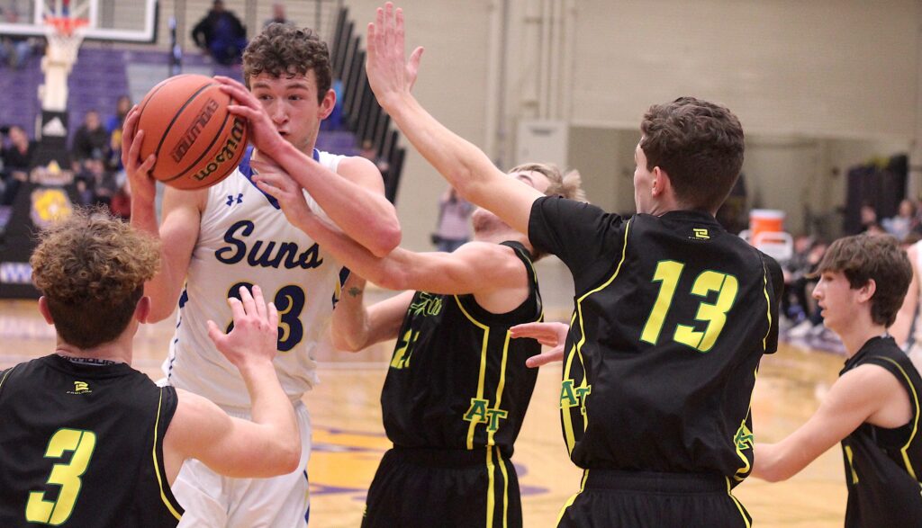 Buzzer-beater and No. 1 vs. No. 2 highlight district championship slate –  Macomb Daily