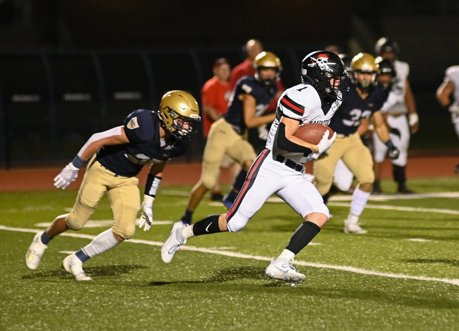 Crusaders bury Pirates with third-quarter offensive onslaught - Muddy ...