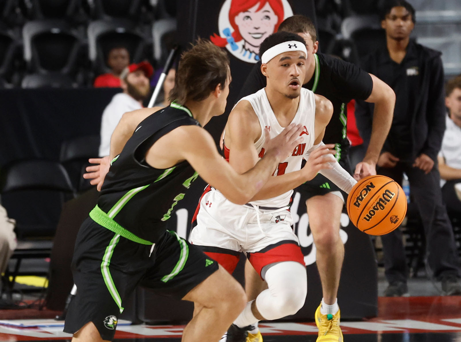 Joe Louis Arena gets a basketball makeover 